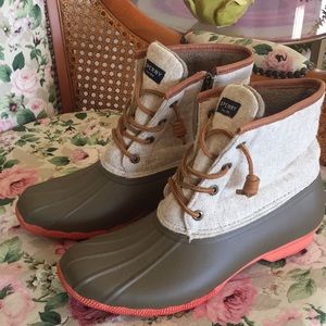 Adorable Sperry boots